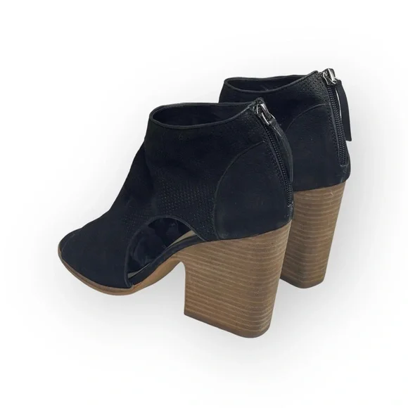 Vince Camuto 𖦹 Bevina Perforated Leather Cut Out Peep Toe Booties 𖦹 Black 8.5M - Picture 5 of 16